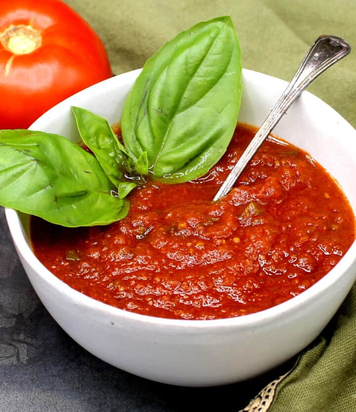homemade-tomato-sauce-3-720x834-1